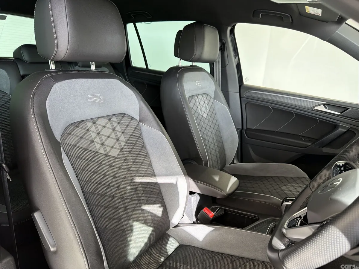 Volkswagen Tiguan SUV, Petrol Hybrid, 2023, Black