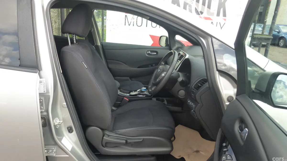 Nissan Leaf Hatchback, Electric, 2015, Silver