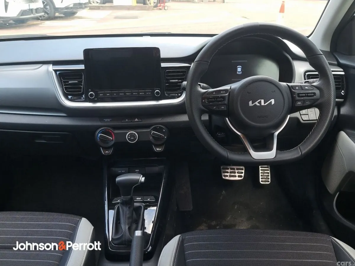 Kia Stonic Estate, Petrol Hybrid, 2026, White