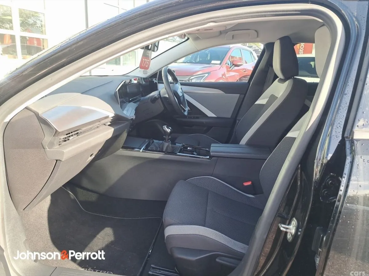 Opel Astra Hatchback, Petrol, 2024, Black
