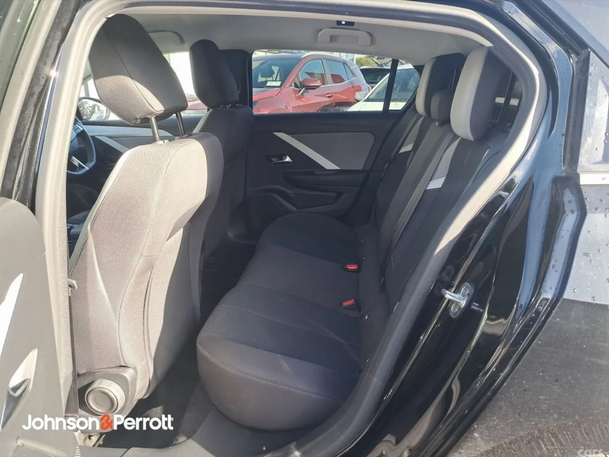 Opel Astra Hatchback, Petrol, 2024, Black