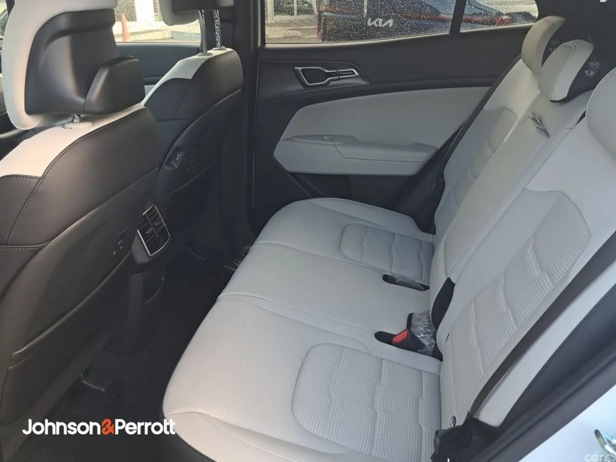 Kia Sportage SUV, Petrol Hybrid, 2026, White