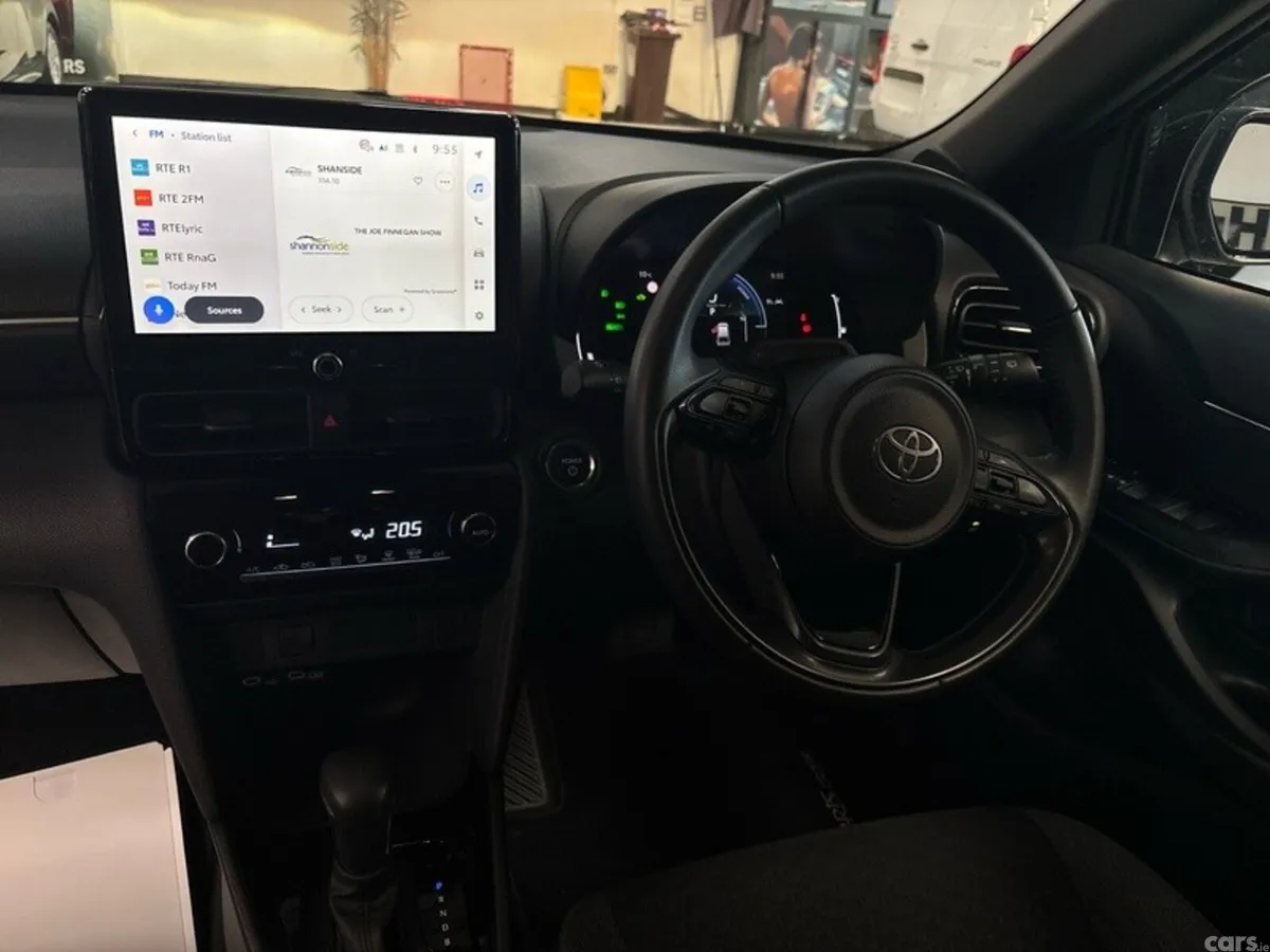 Toyota Yaris Cross Hatchback, Petrol Hybrid, 2026, Green