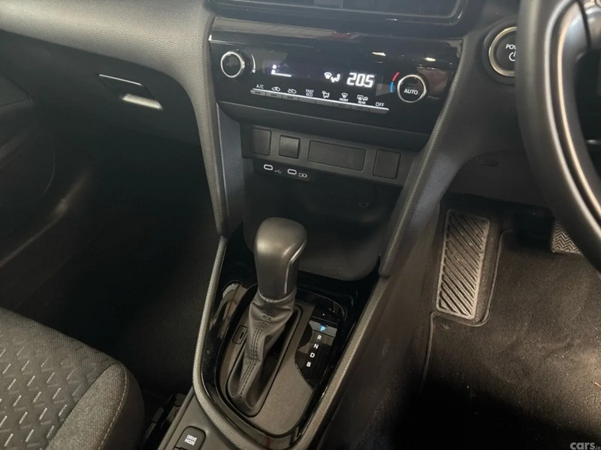 Toyota Yaris Cross Hatchback, Petrol Hybrid, 2026, Green