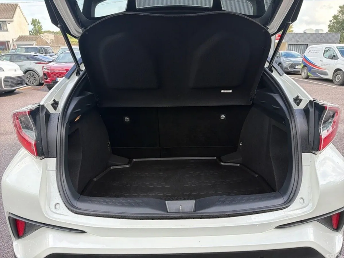 Toyota C-HR SUV, Petrol Hybrid, 2019, White