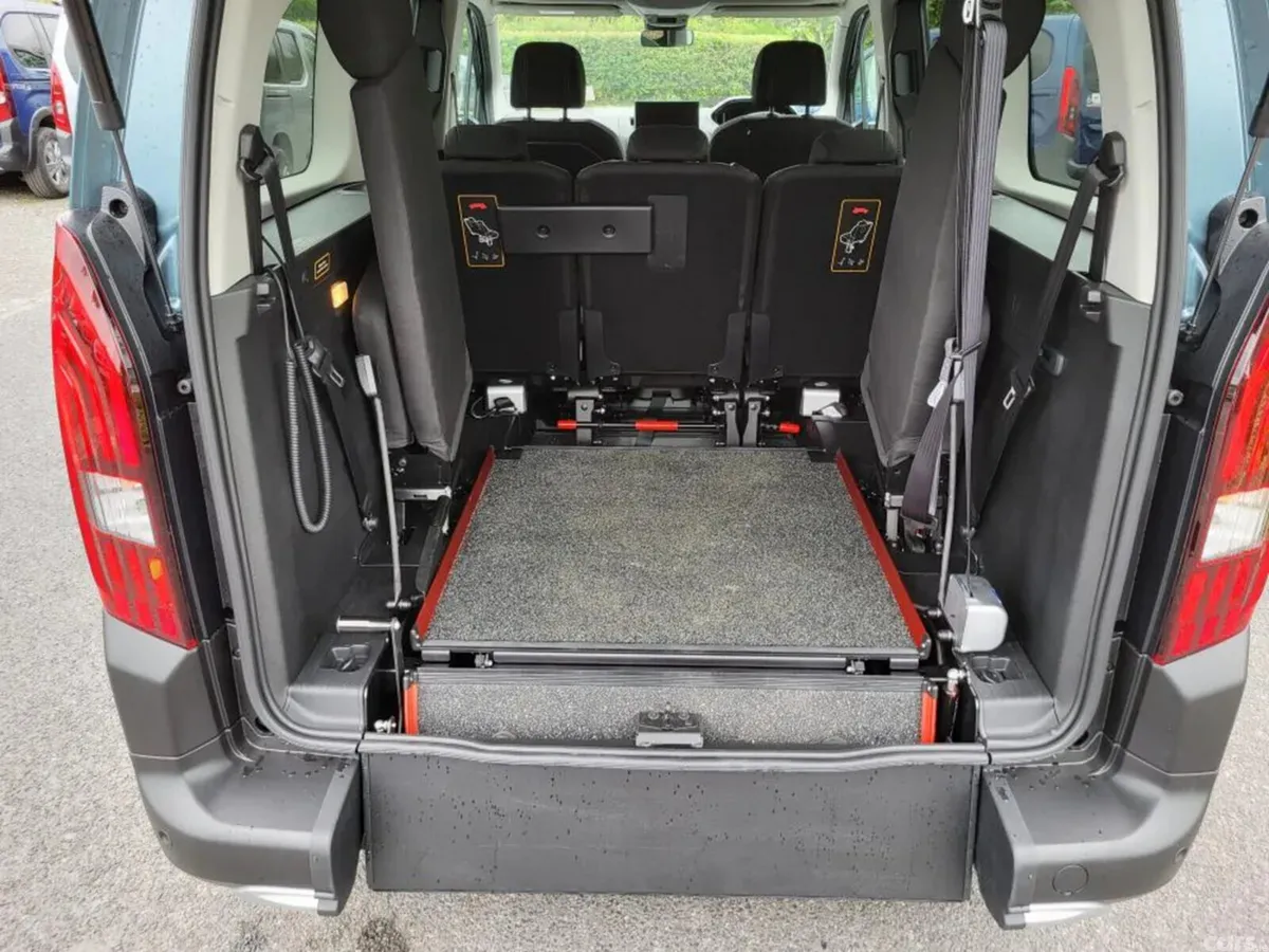 Peugeot Rifter MPV, Diesel, 2026, Blue