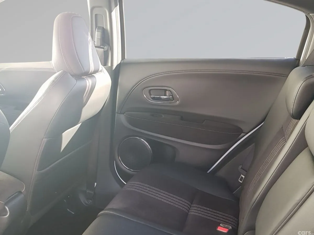 Honda Vezel SUV, Petrol Hybrid, 2021, White