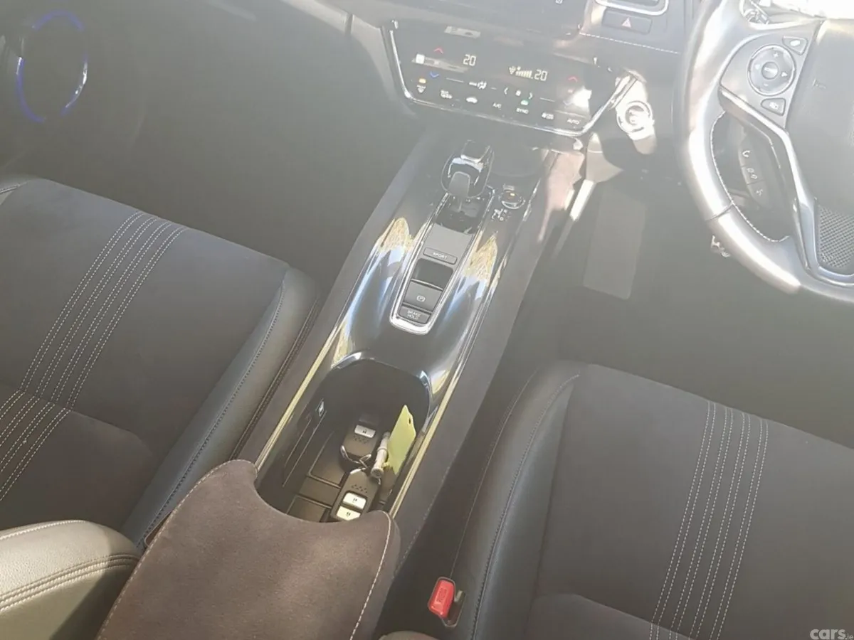 Honda Vezel SUV, Petrol Hybrid, 2021, White