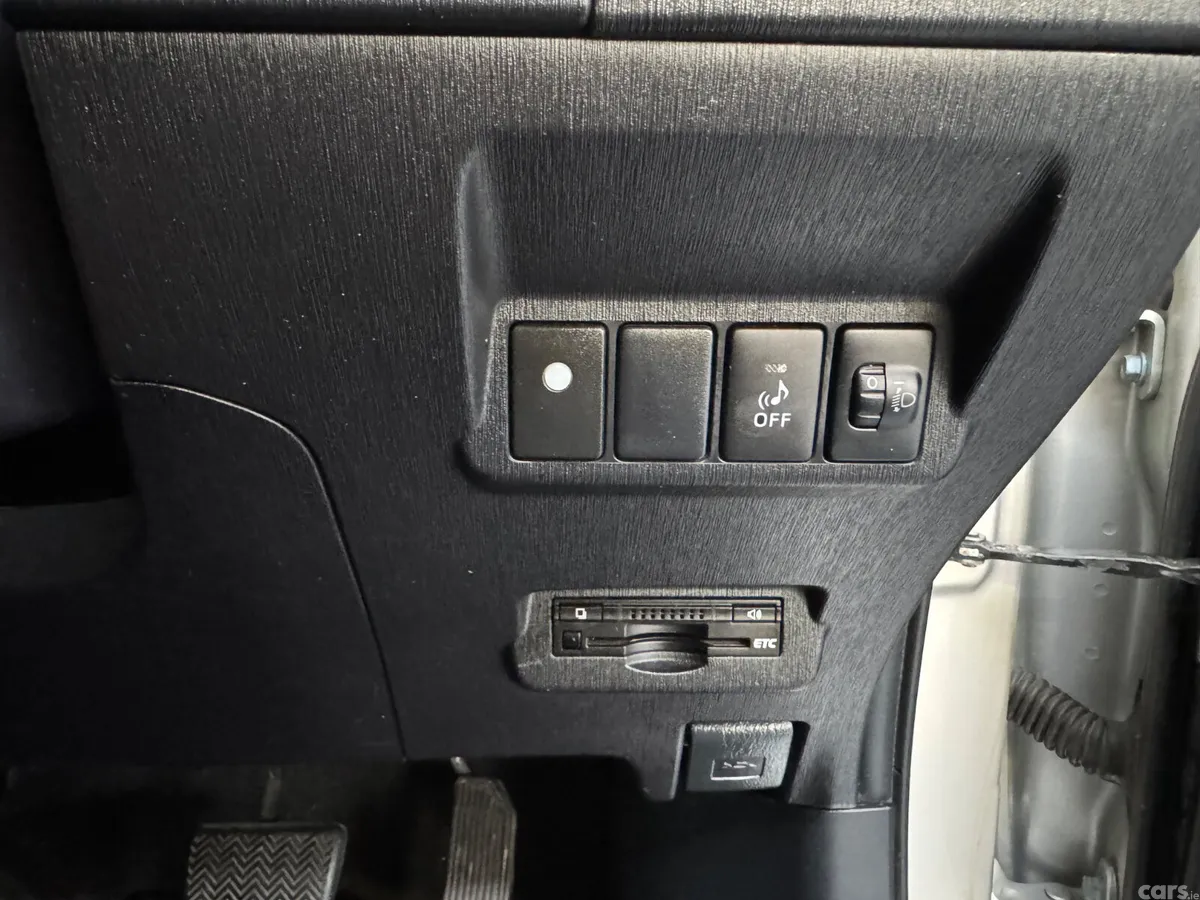 Toyota Prius MPV, Petrol Hybrid, 2016, Silver