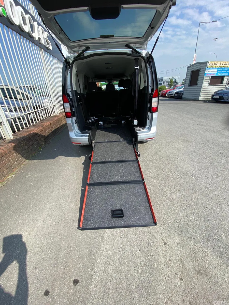 Ford Tourneo Connect MPV, Diesel, 2023, Silver