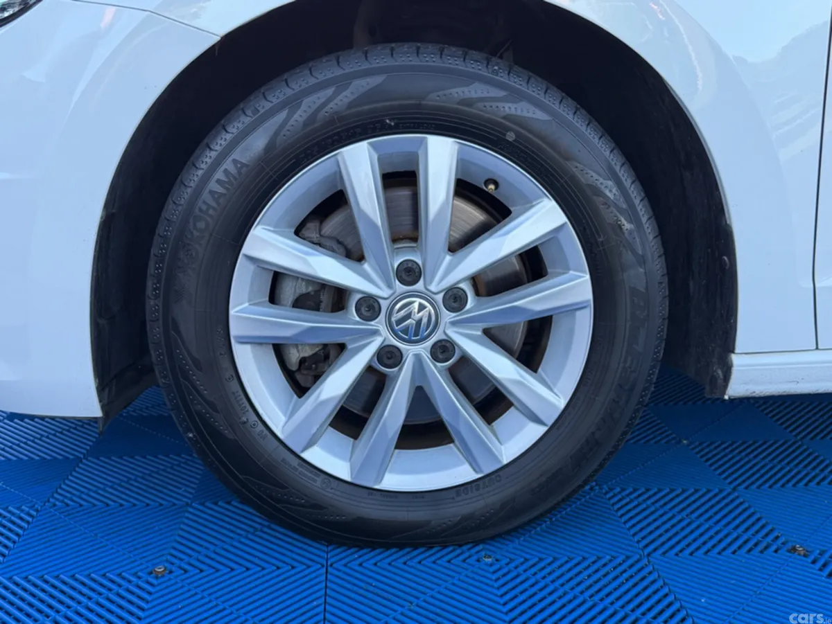 Volkswagen Touran MPV, Diesel, 2019, White