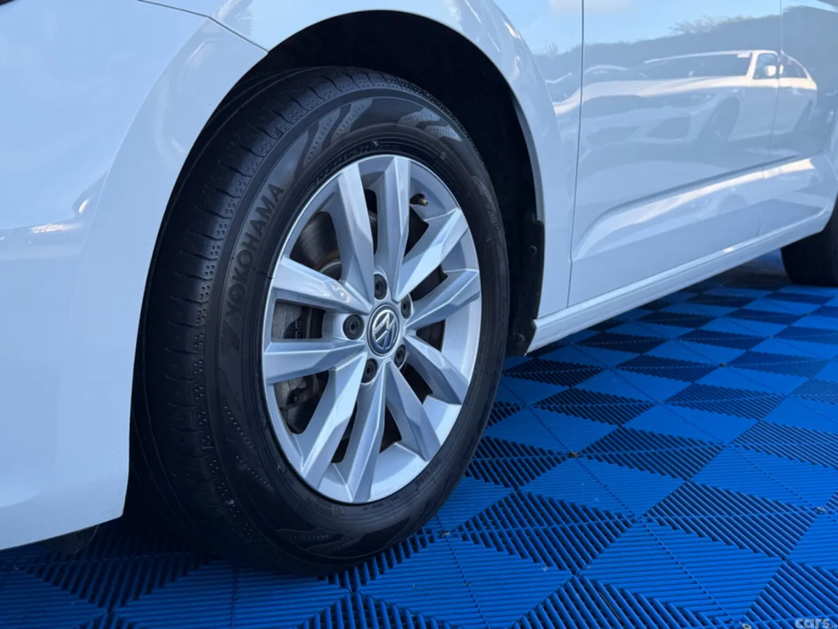 Volkswagen Touran MPV, Diesel, 2019, White