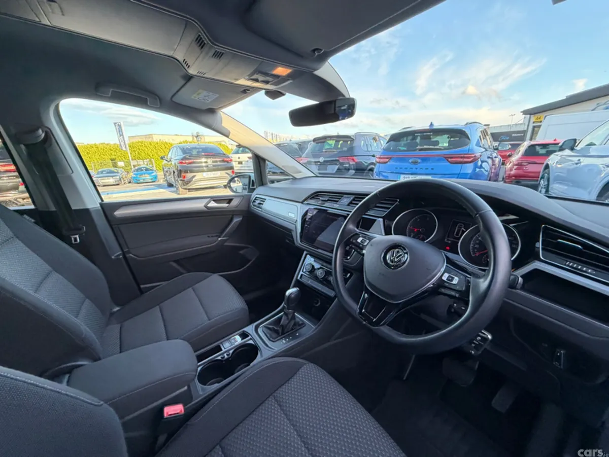 Volkswagen Touran MPV, Diesel, 2019, White