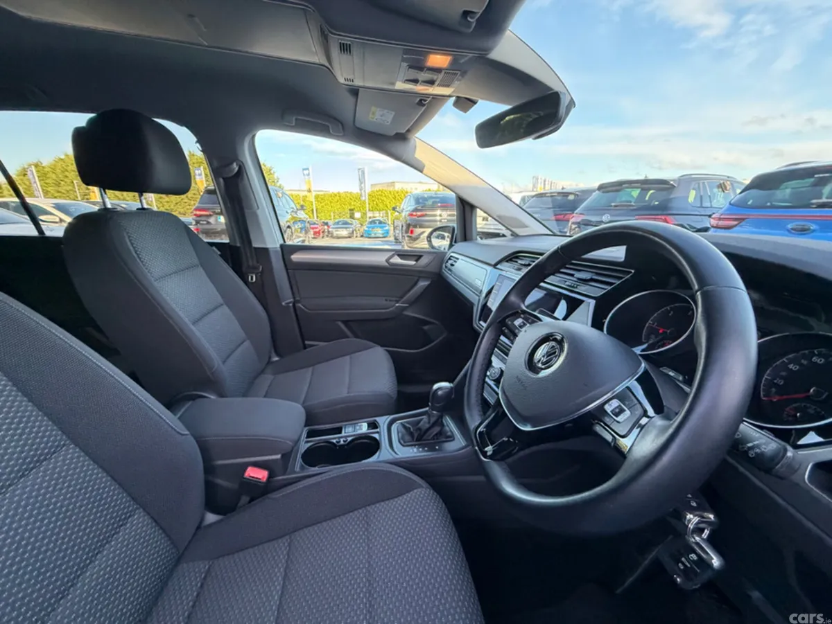 Volkswagen Touran MPV, Diesel, 2019, White