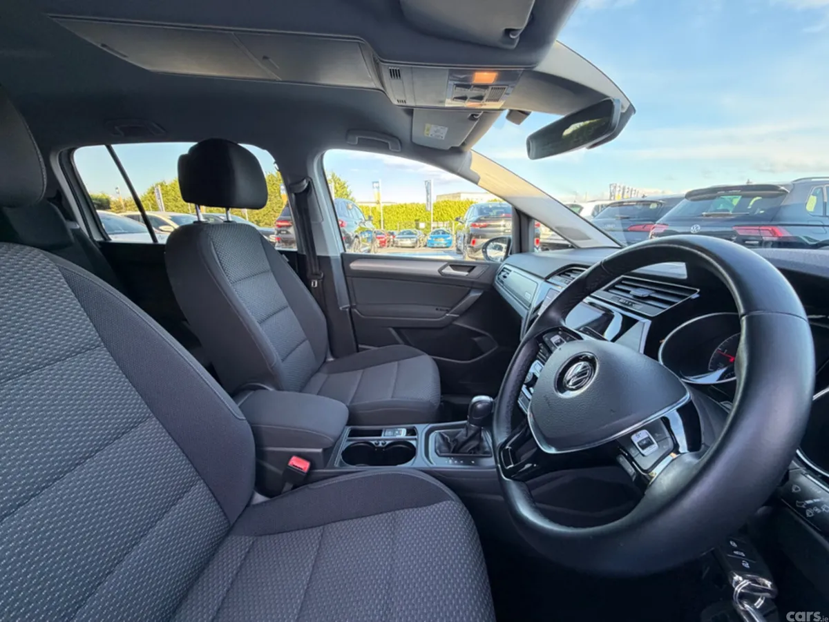 Volkswagen Touran MPV, Diesel, 2019, White