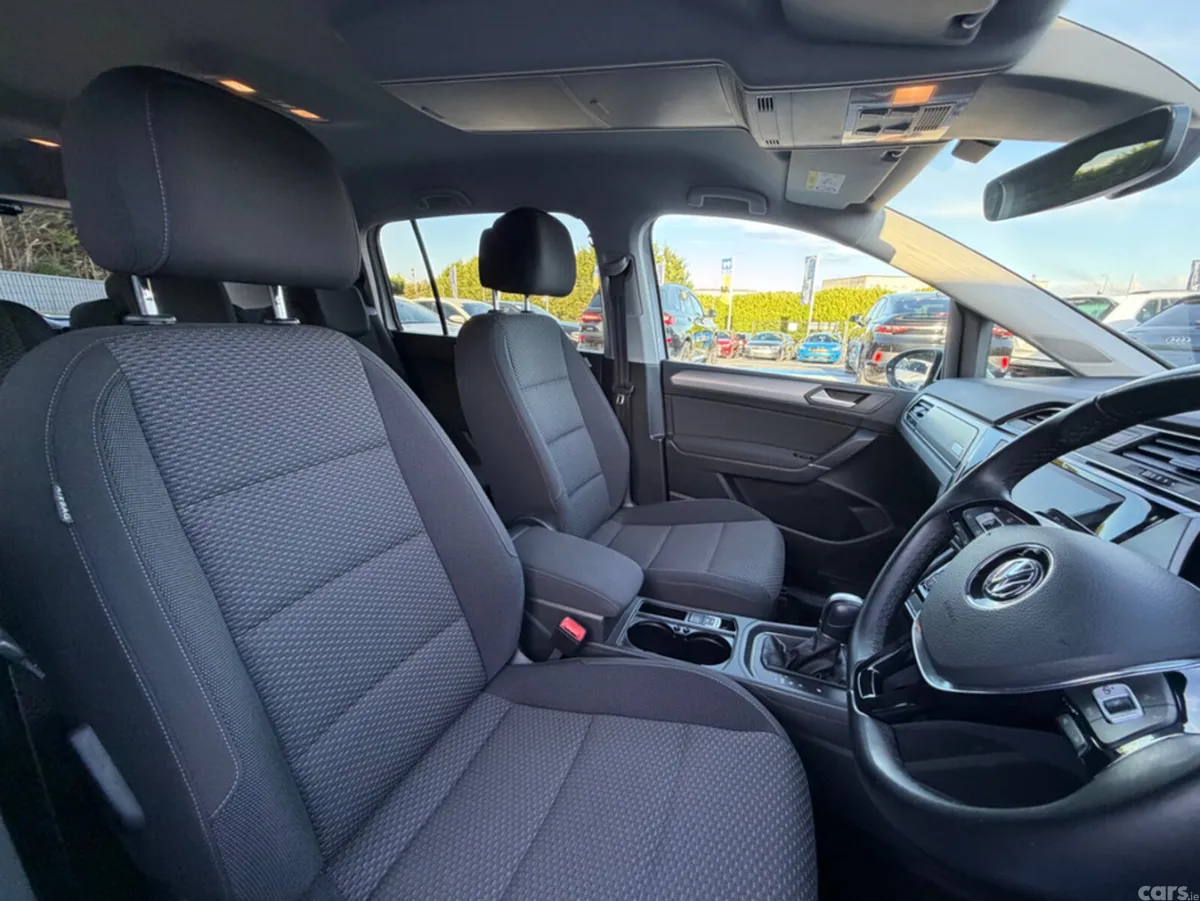 Volkswagen Touran MPV, Diesel, 2019, White