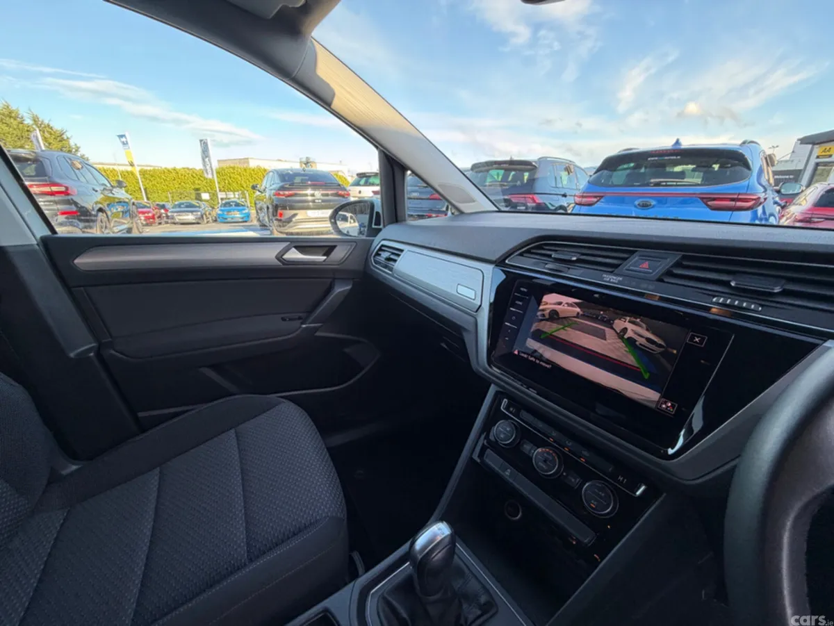 Volkswagen Touran MPV, Diesel, 2019, White
