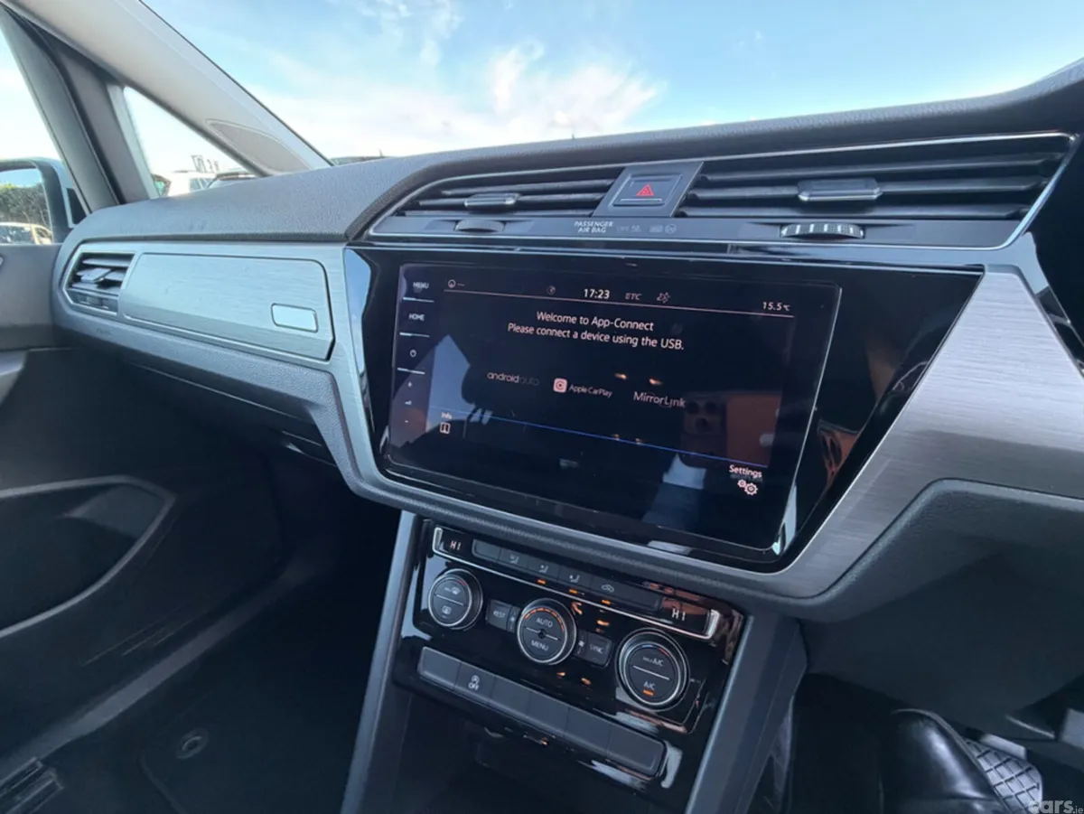 Volkswagen Touran MPV, Diesel, 2019, White