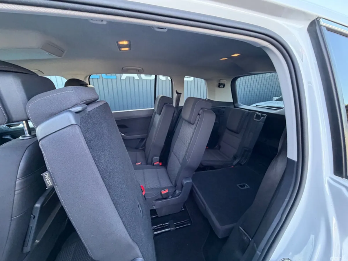 Volkswagen Touran MPV, Diesel, 2019, White