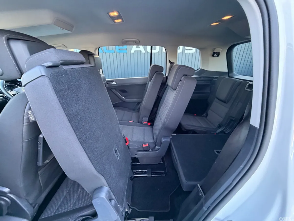 Volkswagen Touran MPV, Diesel, 2019, White