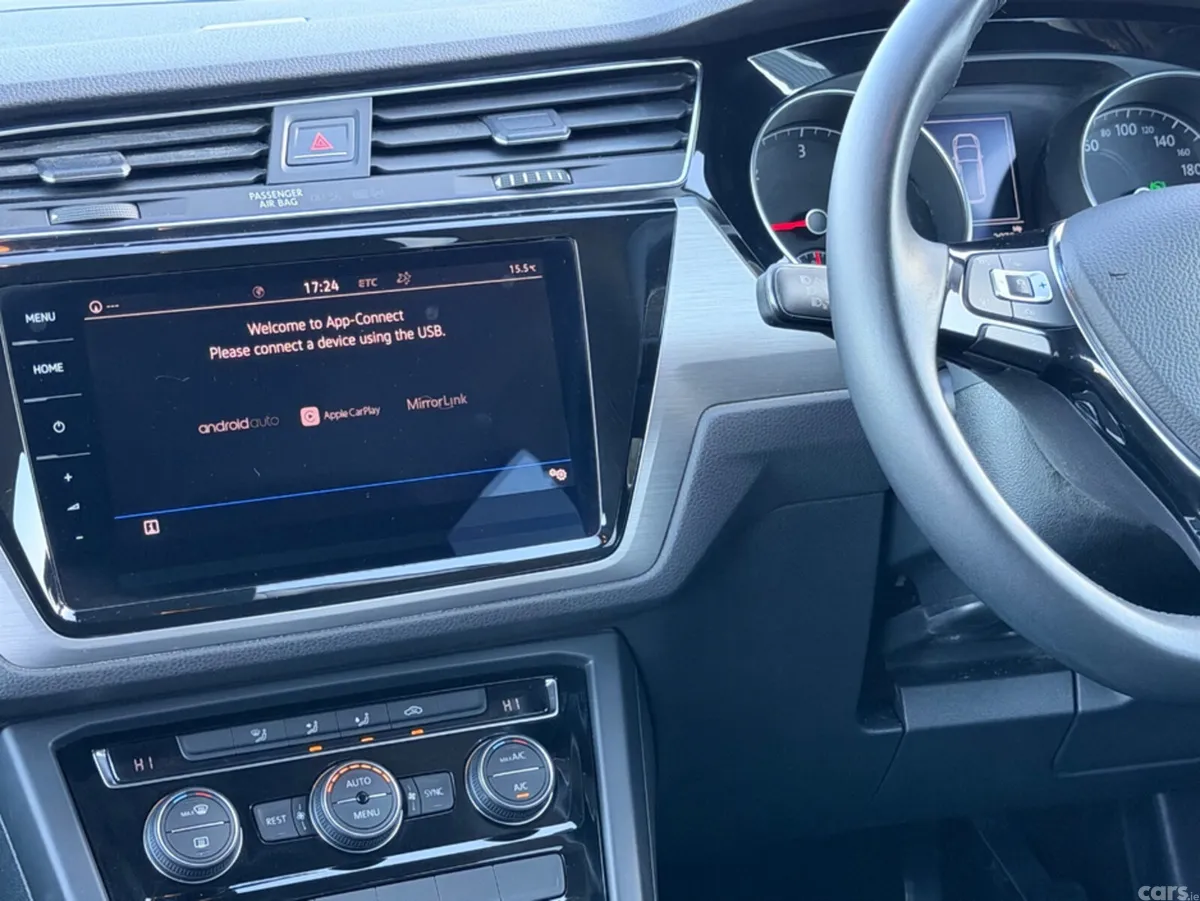 Volkswagen Touran MPV, Diesel, 2019, White