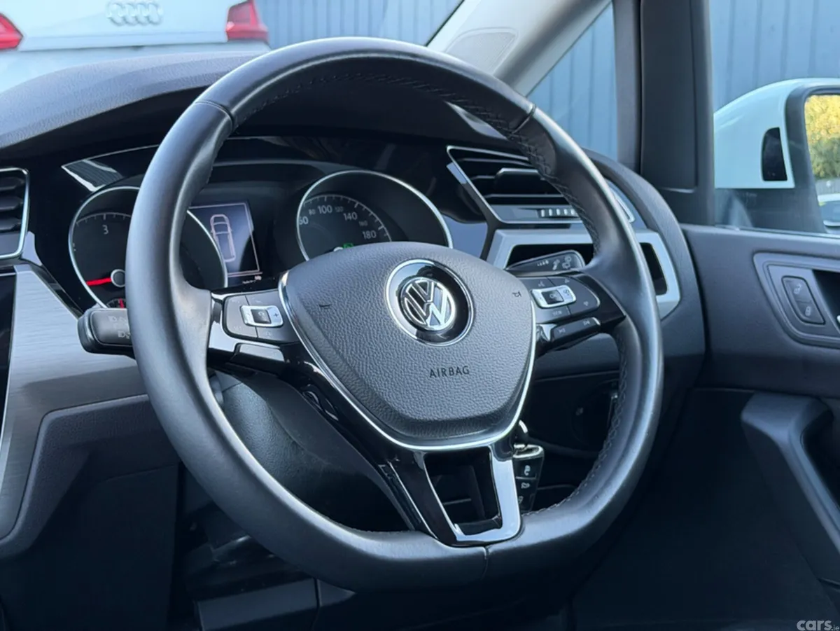 Volkswagen Touran MPV, Diesel, 2019, White