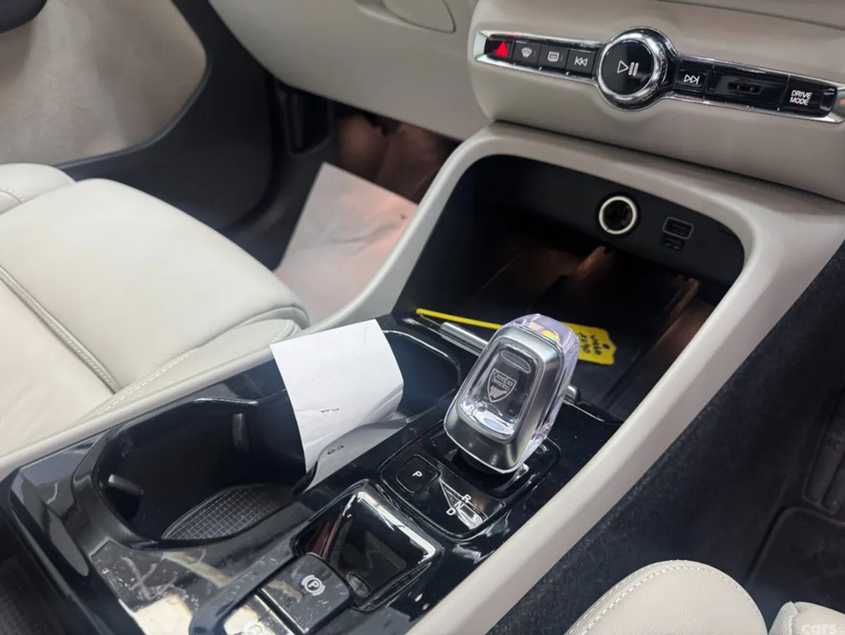 Volvo XC40 SUV, Petrol Hybrid, 2021, White