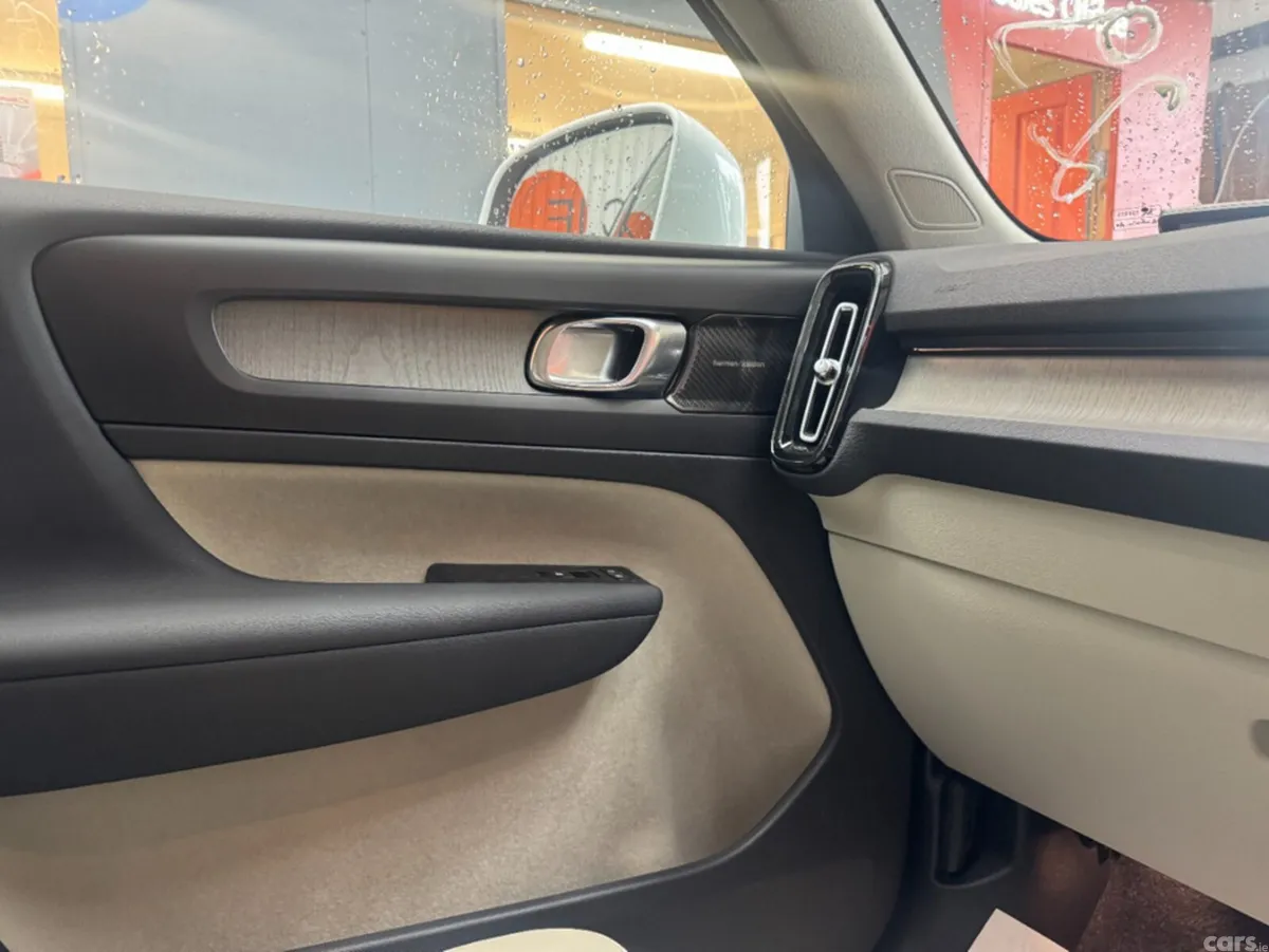 Volvo XC40 SUV, Petrol Hybrid, 2021, White