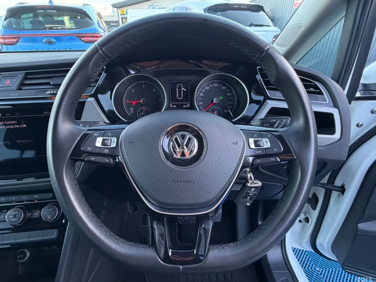 Volkswagen Touran MPV, Diesel, 2019, White
