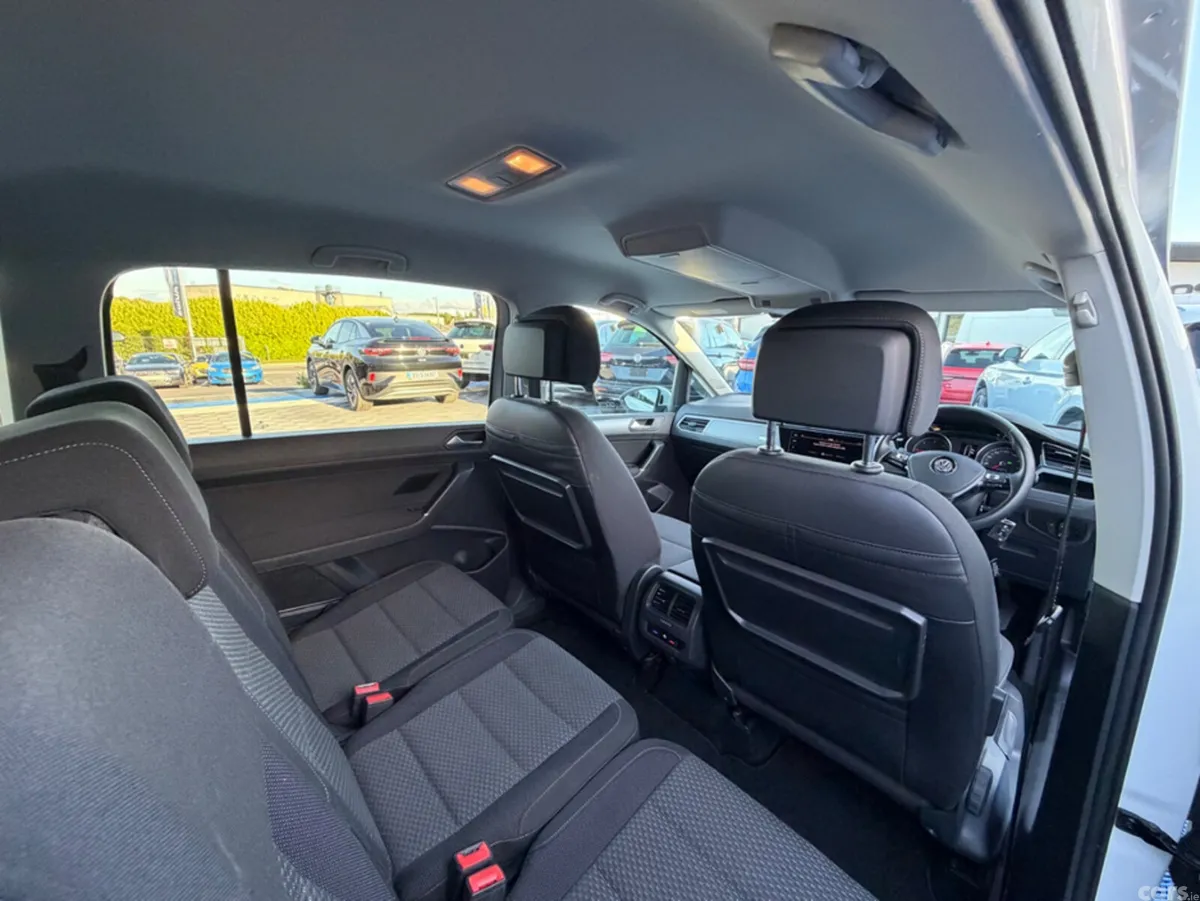 Volkswagen Touran MPV, Diesel, 2019, White