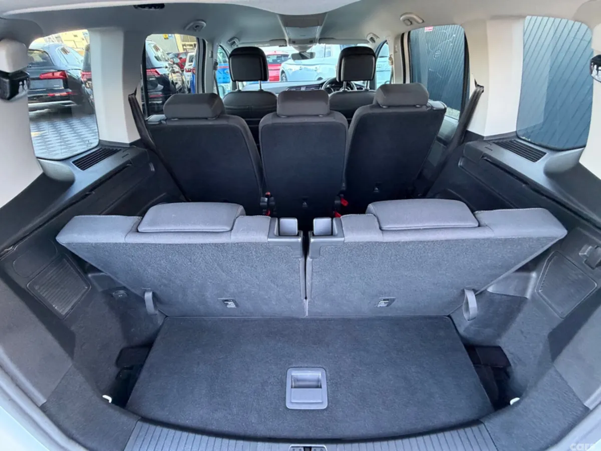 Volkswagen Touran MPV, Diesel, 2019, White