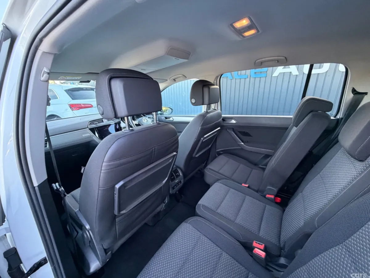 Volkswagen Touran MPV, Diesel, 2019, White