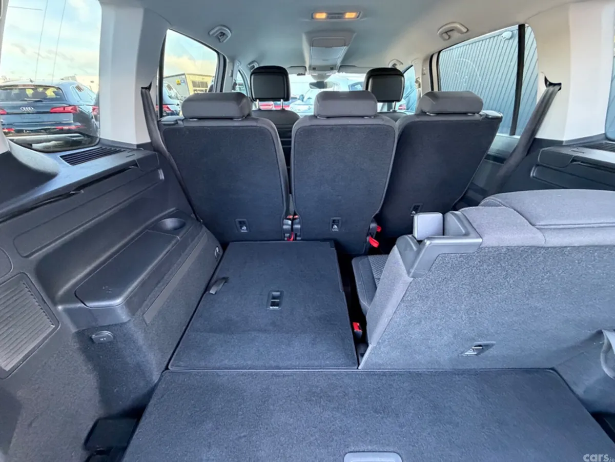 Volkswagen Touran MPV, Diesel, 2019, White