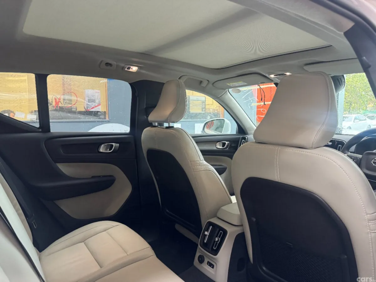 Volvo XC40 SUV, Petrol Hybrid, 2021, White