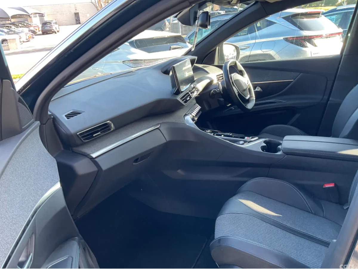 Peugeot 3008 MPV, Diesel, 2023, Blue