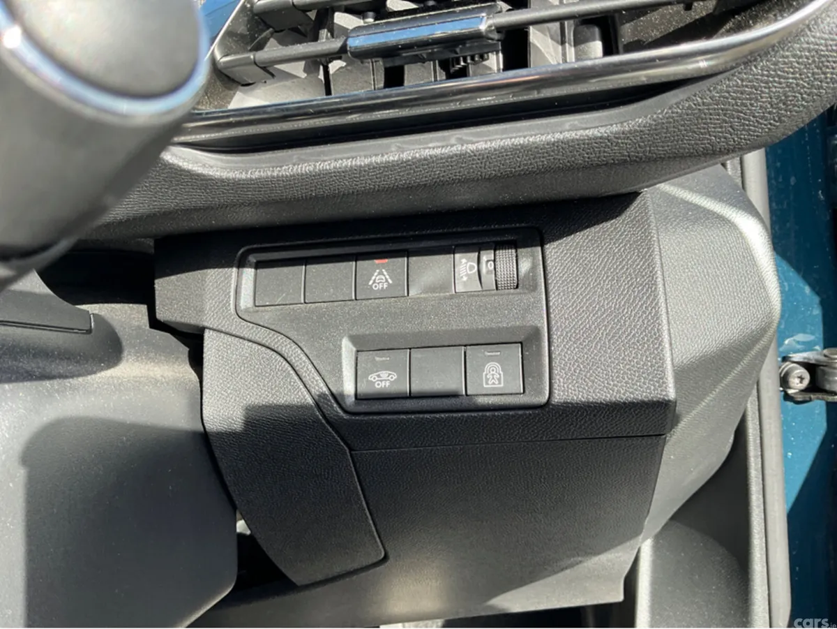 Peugeot 3008 MPV, Diesel, 2023, Blue