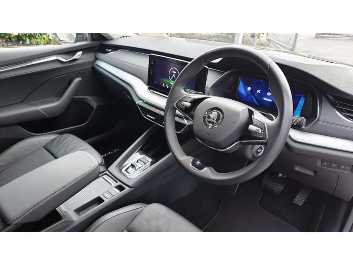 Skoda Octavia Saloon, Diesel, 2023, Grey