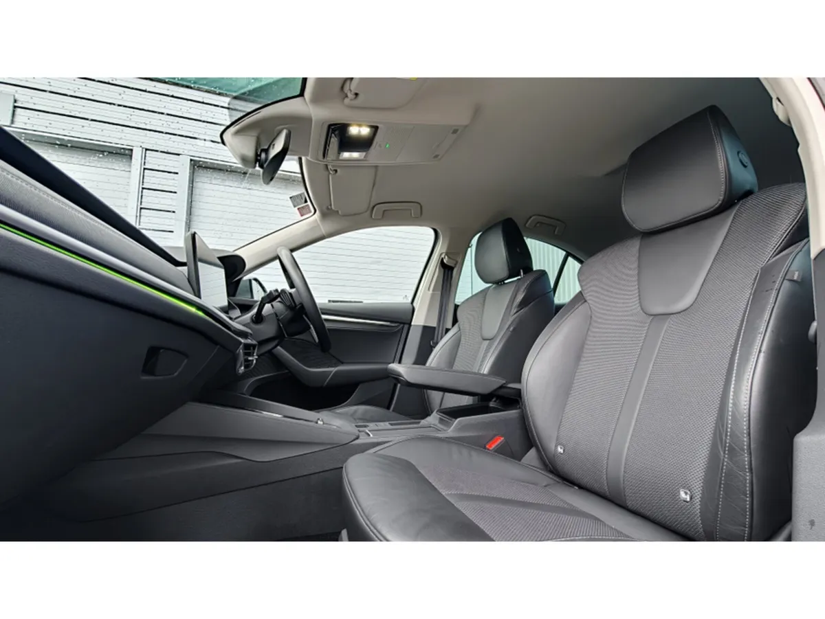 Skoda Octavia Saloon, Diesel, 2023, Grey