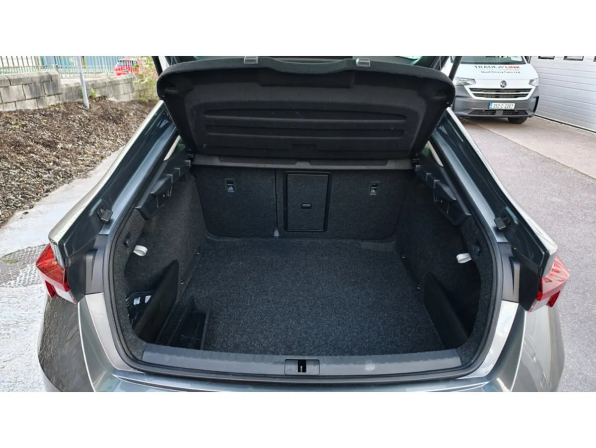 Skoda Octavia Saloon, Diesel, 2023, Grey