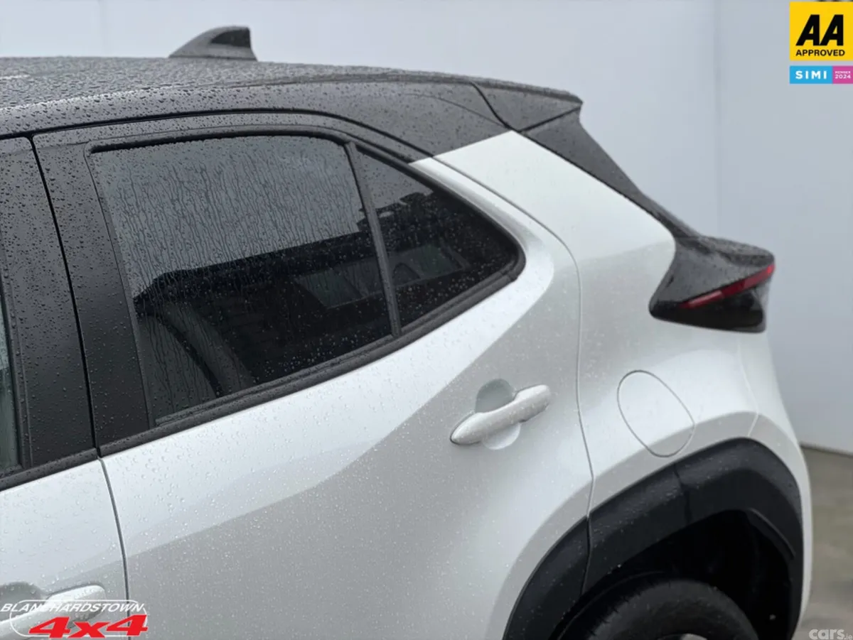 Toyota Yaris Hatchback, Petrol Hybrid, 2023, White
