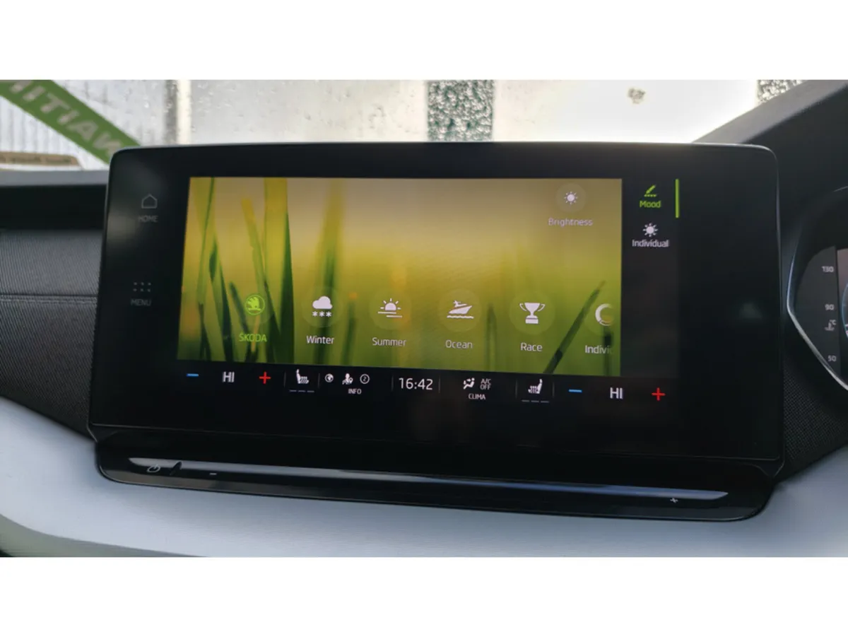 Skoda Octavia Saloon, Diesel, 2023, Grey