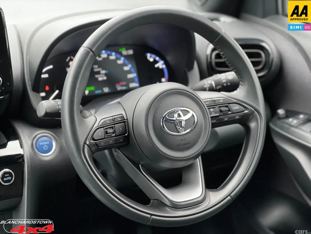 Toyota Yaris Hatchback, Petrol Hybrid, 2023, White