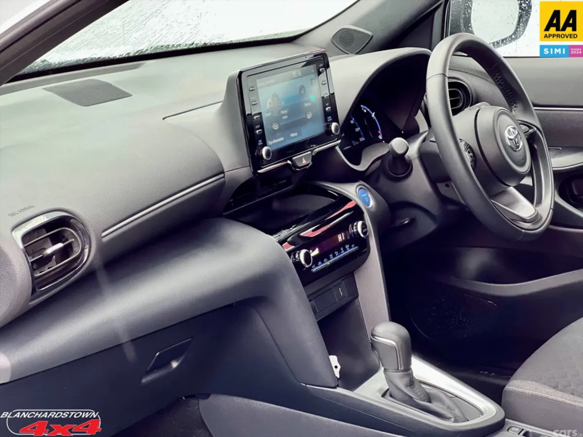 Toyota Yaris Hatchback, Petrol Hybrid, 2023, White