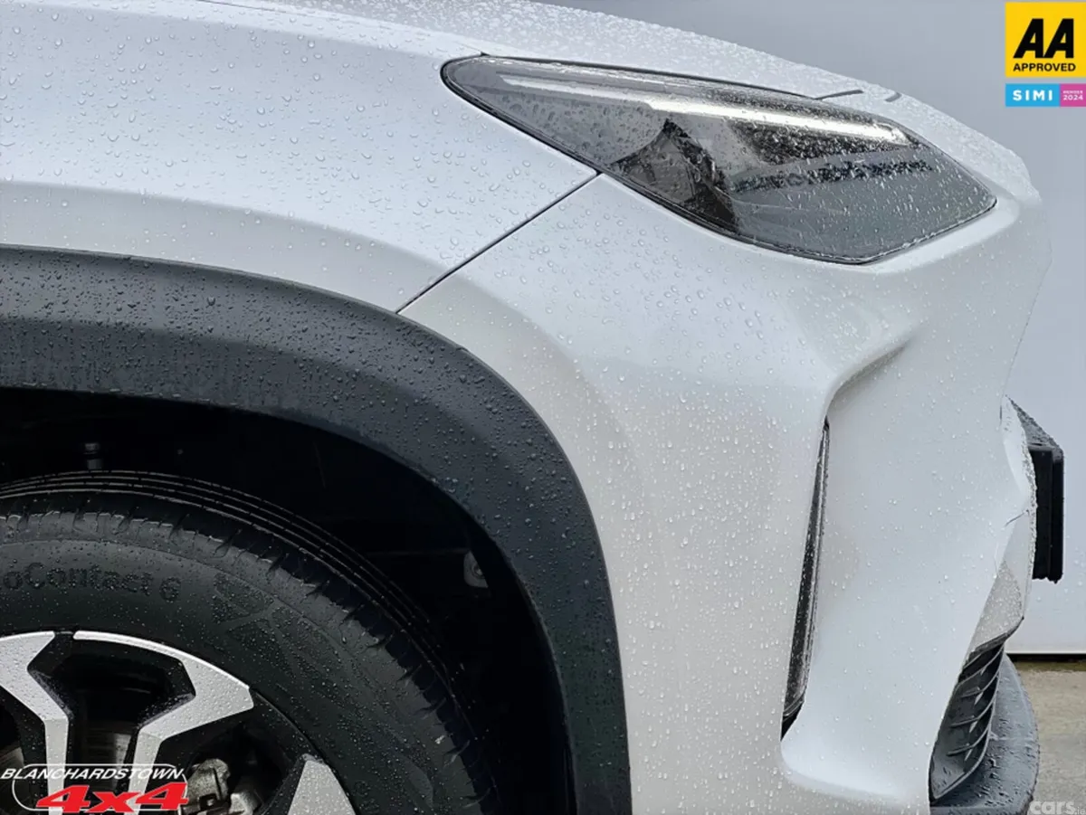 Toyota Yaris Hatchback, Petrol Hybrid, 2023, White