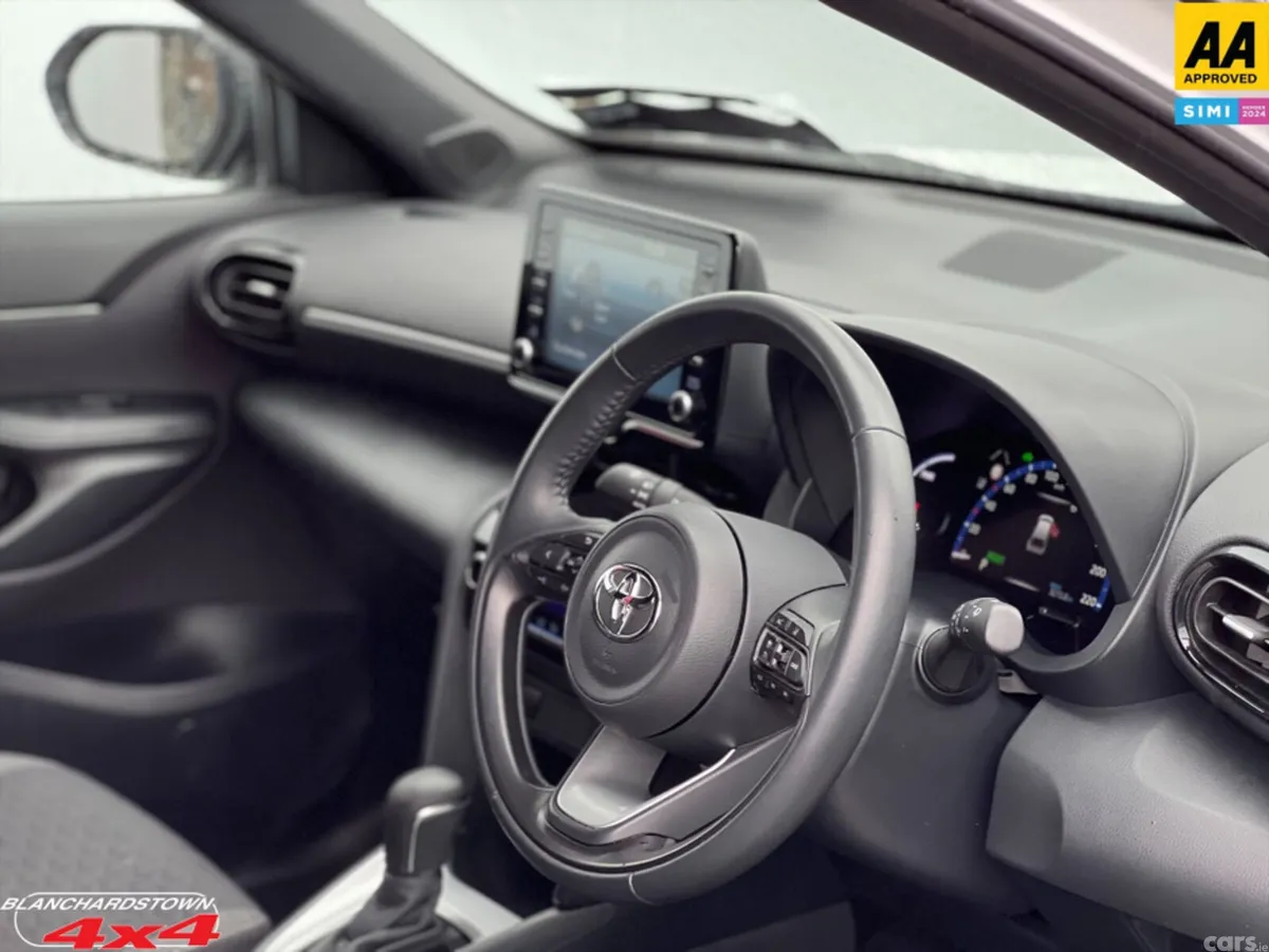 Toyota Yaris Hatchback, Petrol Hybrid, 2023, White