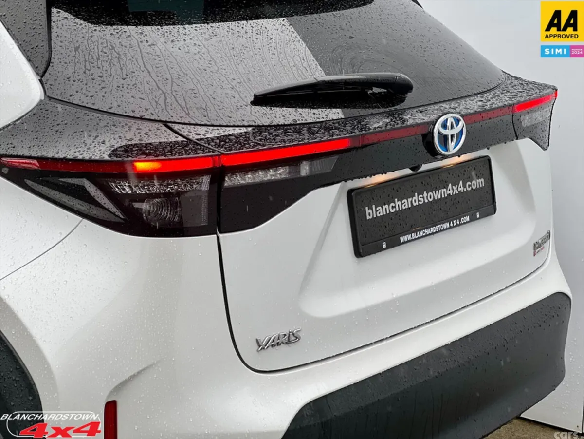 Toyota Yaris Hatchback, Petrol Hybrid, 2023, White