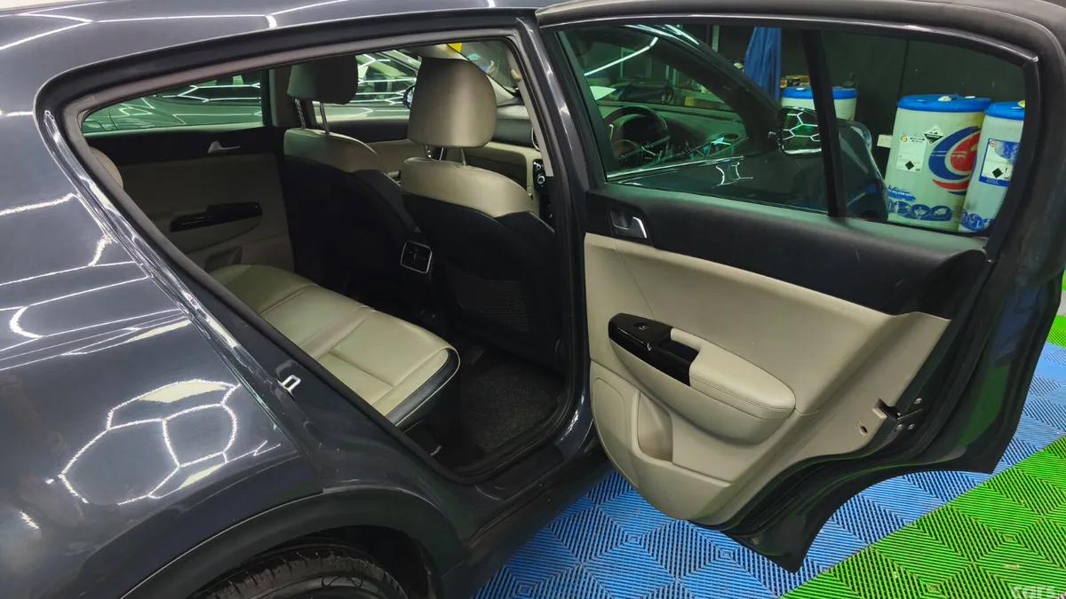 Kia Sportage SUV, Diesel Hybrid, 2020, Grey