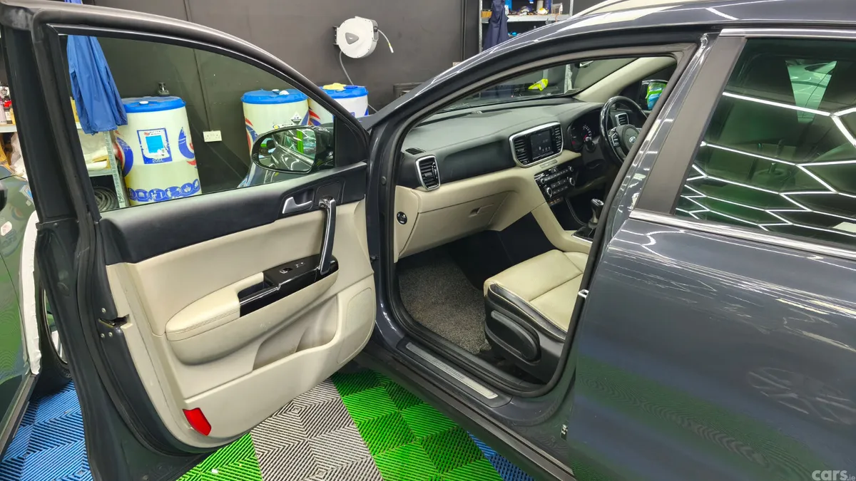 Kia Sportage SUV, Diesel Hybrid, 2020, Grey