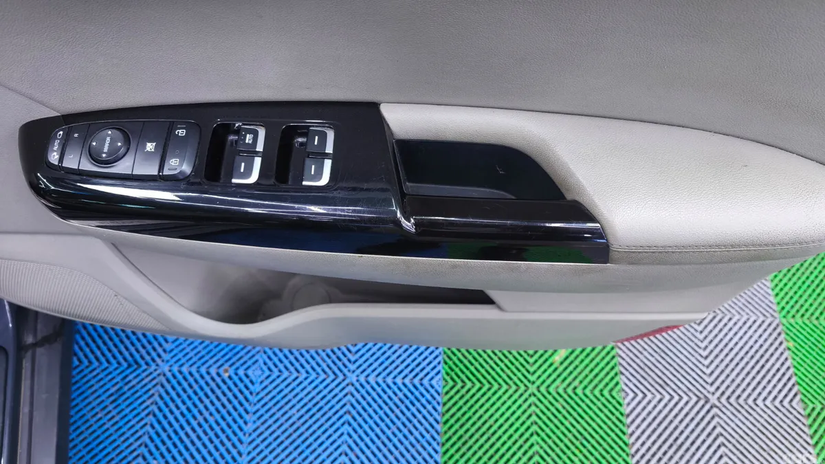 Kia Sportage SUV, Diesel Hybrid, 2020, Grey