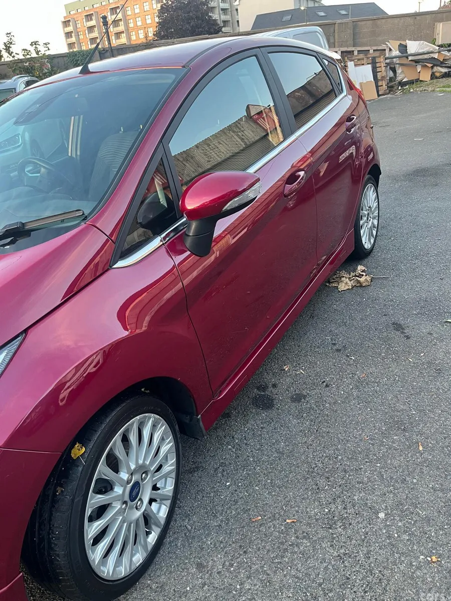 Ford Fiesta Hatchback, Petrol, 2014, Red